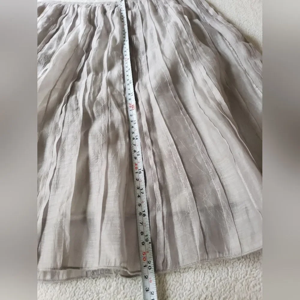 Nic + Zoe Batiste Flirt Skirt Size 4P Gray Ash Lined Zip Closure Pleated Flirty